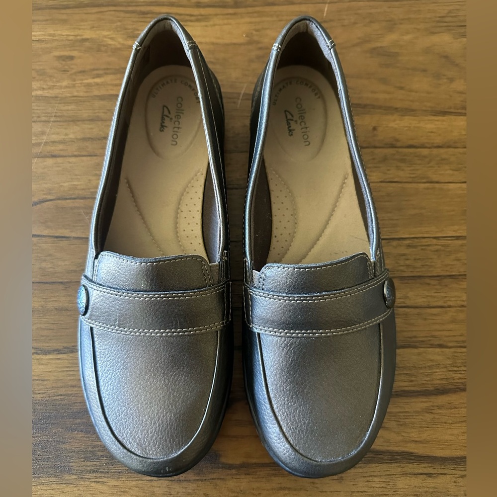 Clarks Bronze Metallic Cora Daisy Loafers Women’s 7 comfort Shoes - Picture 3 of 7